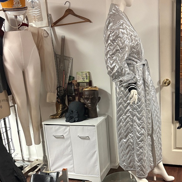 Metallic Silver Puff Robe - Picture 8 of 12